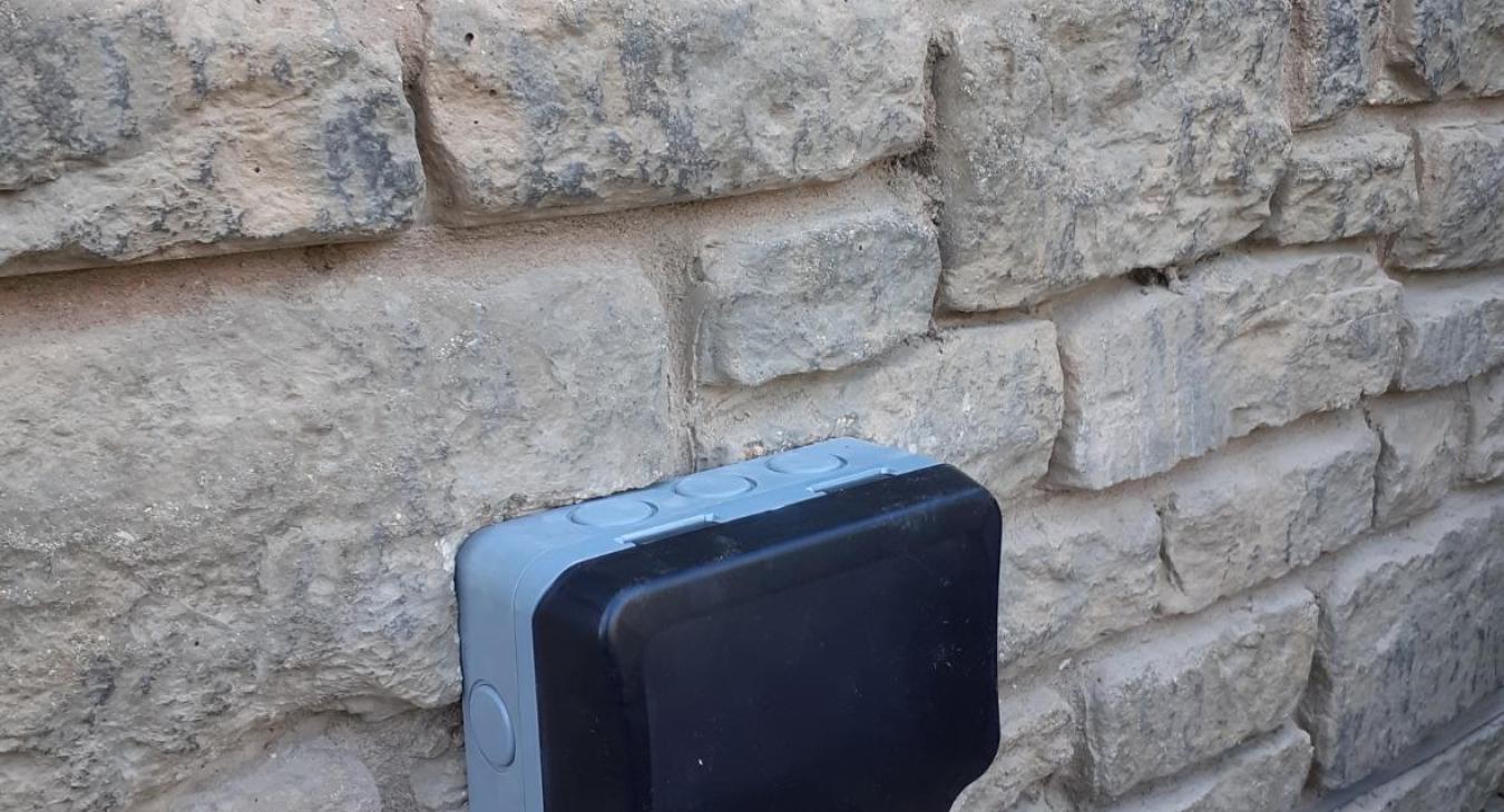 Outdoor socket installation